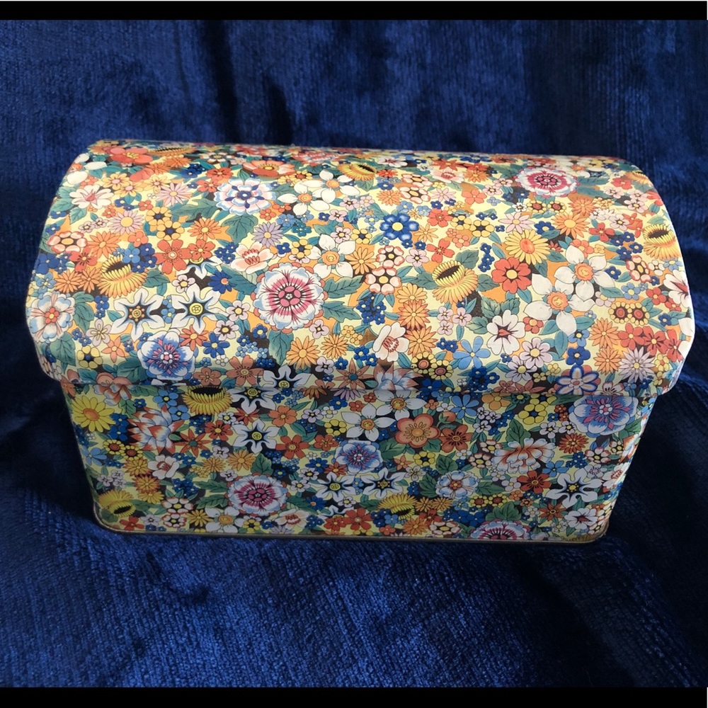 60’s | 70’s Vintage TIN BOX - Flower Power Design